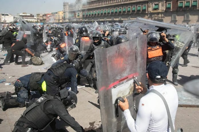 Meksika'da "Z Kuşağı" protestosu çatışmaya dönüştü