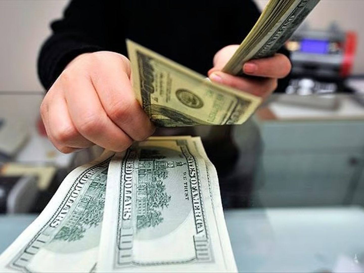 Sahte dolar krizi yeniden alevlendi: ATM ve döviz büroları 50 doları kabul etmiyor