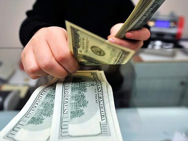 Sahte dolar krizi yeniden alevlendi: ATM ve döviz büroları 50 doları kabul etmiyor