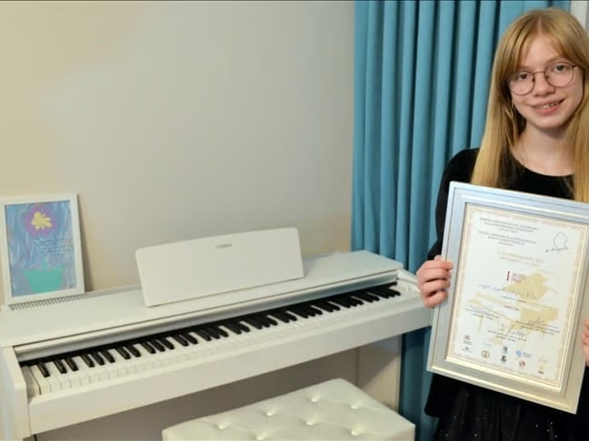 "Mutlak kulak" Aylin, uluslararası piyano yarışmasından birincilikle döndü