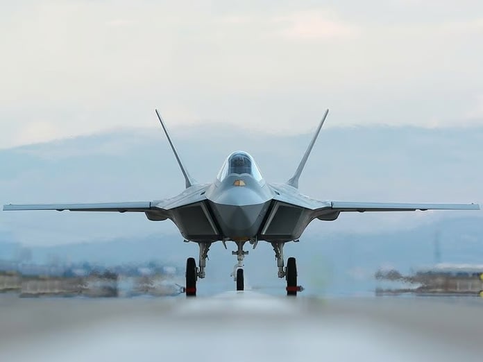 Türkiye, KAAN’ın ikinci prototipini tanıttı: F-35’e alternatif olarak öne çıkıyor