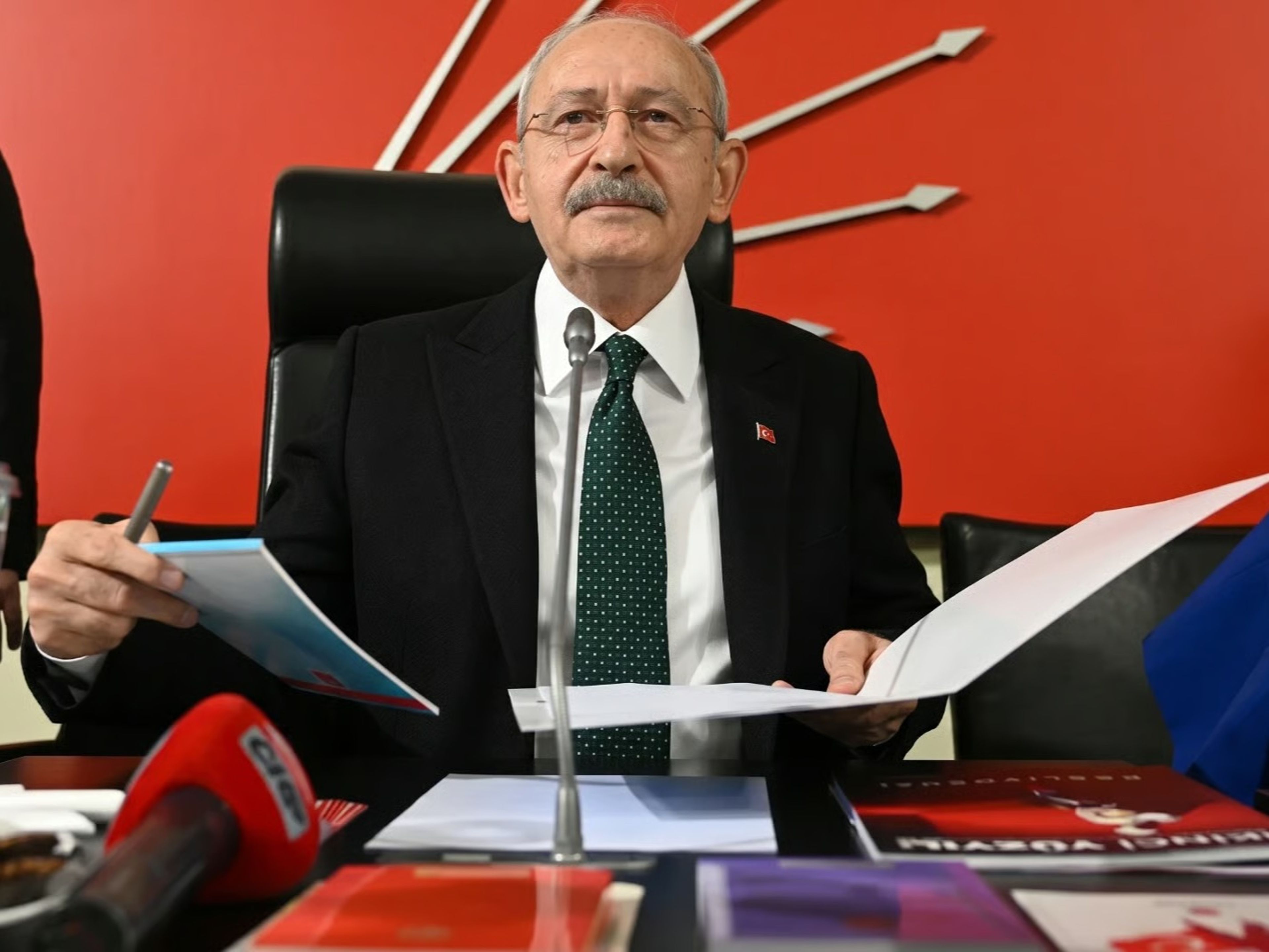 Herkes bunu merak ediyor: Genel merkeze gelecek mi? 