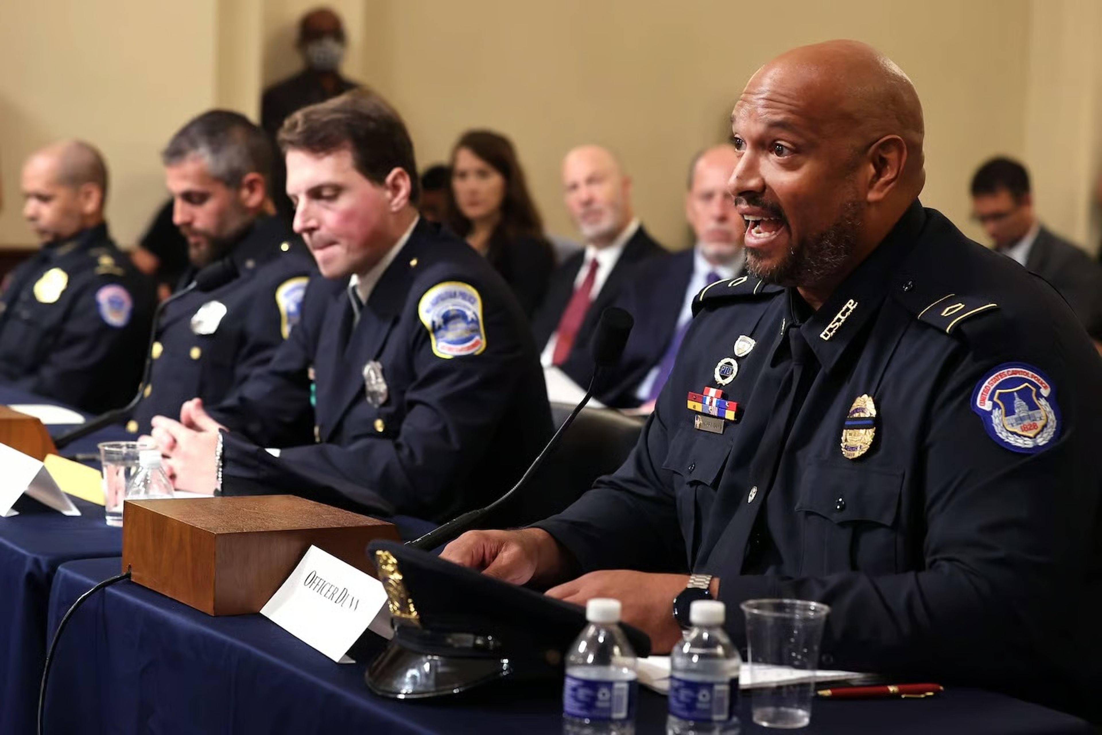 Polislerden Trump'ın 1,8 milyar dolarlık "tazminat" fonuna dava
