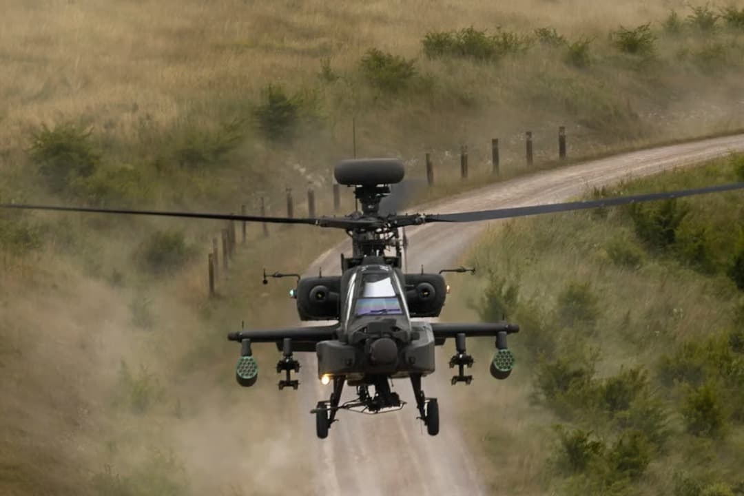 Hindistan Kara Kuvvetleri ilk AH-64E Apache taarruz helikopterlerini teslim aldı