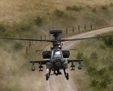 Hindistan Kara Kuvvetleri ilk AH-64E Apache taarruz helikopterlerini teslim aldı