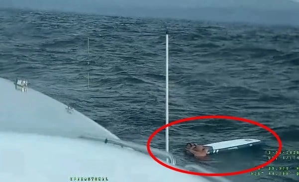 SUP board ile denize açılan baba kız