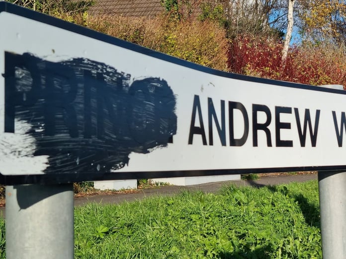 Prens Andrew’u onurlandıran yolun adı değiştiriliyor