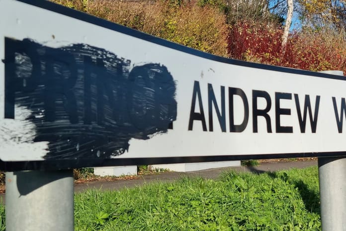 Prens Andrew’u onurlandıran yolun adı değiştiriliyor