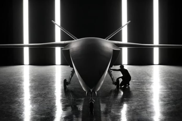 Almanya’nın Helsing şirketi, Europa insansız savaş uçağını tanıttı