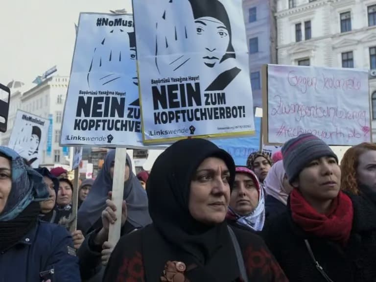 Avusturya'dan İslam karşıtı hamle