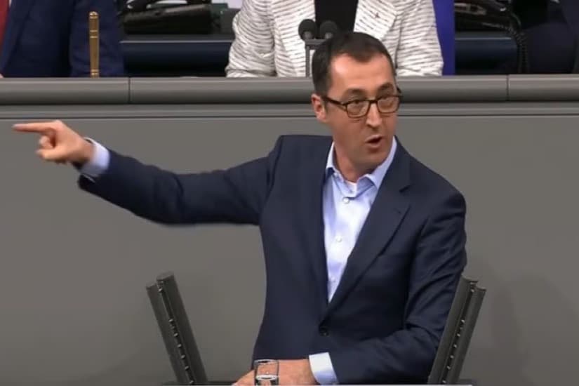 Cem Özdemir ilk Türkiye kökenli eyalet başbakanı oldu 