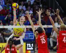 Milletler Ligi'nde ilk yenilgi: Daniele Santarelli ve Ebrar Karakurt'tan maç değerlendirmesi, seyirci rekoru kırıldı