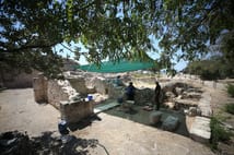 Alexandria Troas Antik Kenti'nde odeon ve çarşı gün yüzüne çıkarılıyor