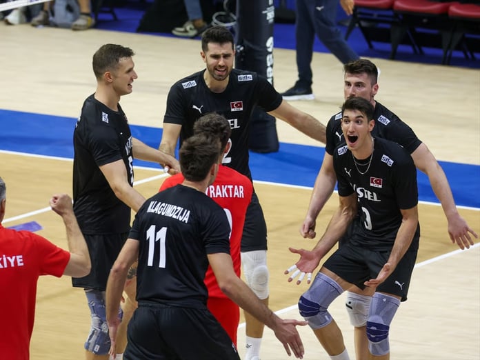 2025 Dünya Şampiyonası'nda tarihi başarı: Filenin Efeleri ilk kez çeyrek final gördü, dünyanın en iyi 6 takımı arasına girdi