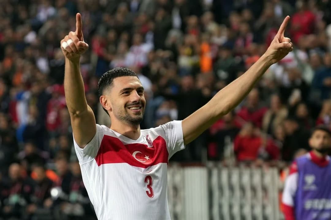 Merih Demiral'dan alkışlanacak hareket! 