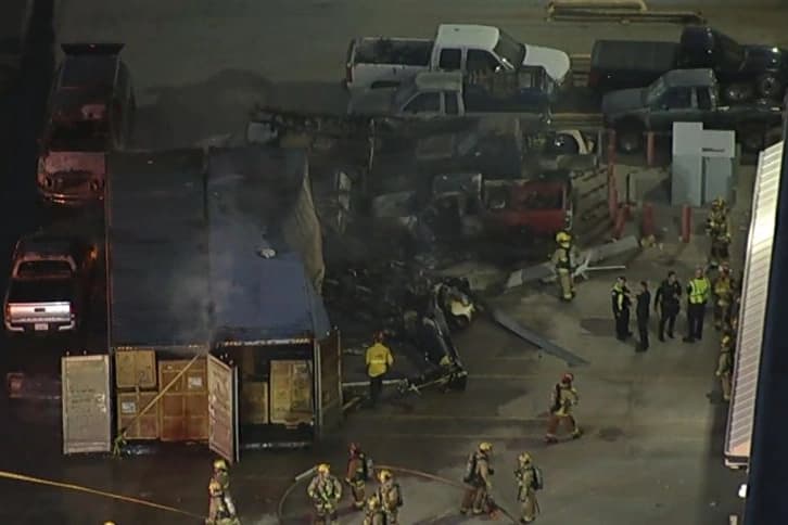 Los Angeles'ta haber helikopteri düştü: 3 kişi hayatını kaybetti