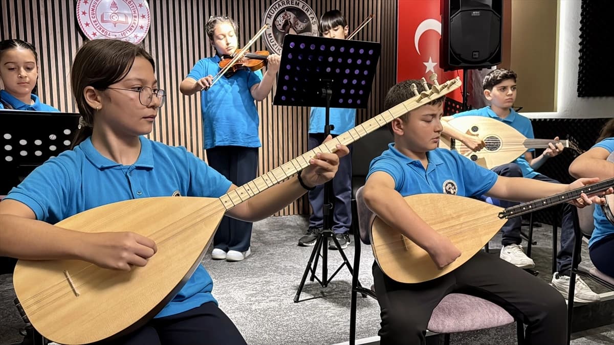 Genç sanatçılar "Bozkırın Tezenesi"nin ışığında bozlak kültürünü yaşatıyor