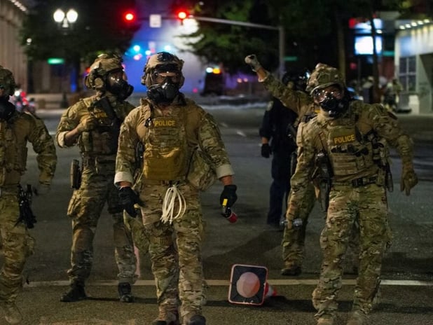 ABD'de federal ajanlara silahlı baskın soruşturması başlatıldı