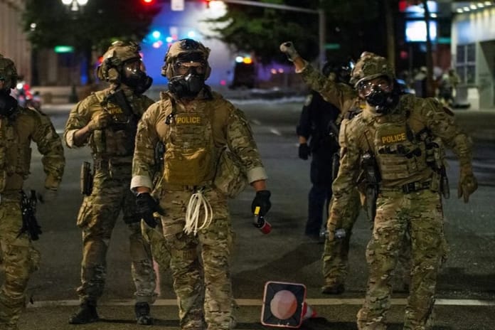 ABD'de federal ajanlara silahlı baskın soruşturması başlatıldı