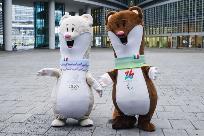 Maskotlar Tina ve Milo görev başında