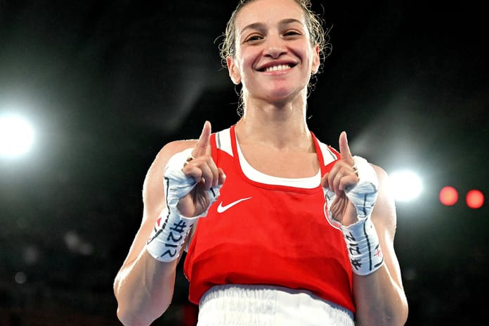 Türk kadın boksörler İngiltere'de rakiplerine göz açtırmadı: Dünya Boks Şampiyonası'nda üç madalya garanti