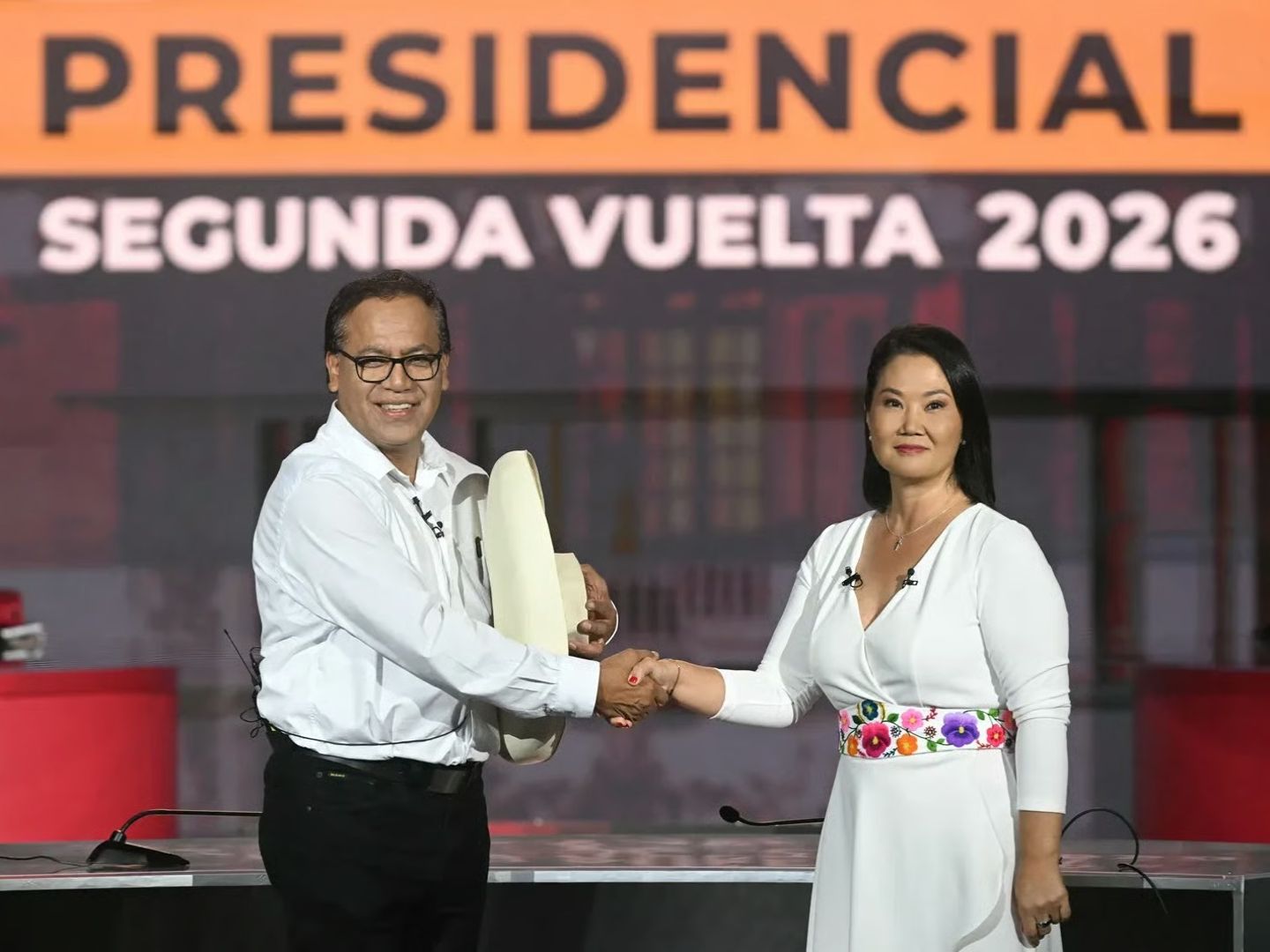 Peru seçimlerinde nefes kesen yarış: Adaylar arasındaki fark 40,000 oydan az