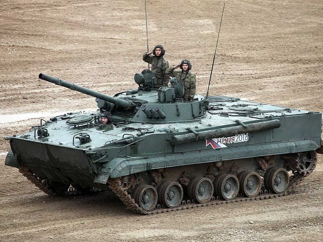 Rusya, cephe için yeni BMP-3’leri sahaya sürüyor