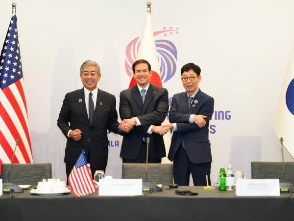 US, Japan, S. Korea Hold Joint Air Drills