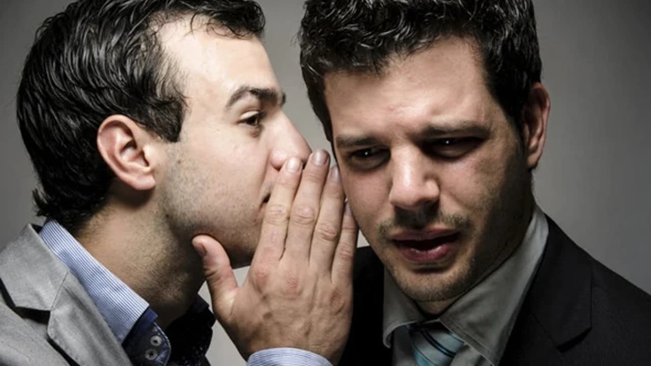 Eşinin dedikodusunu yaptı, tam kusurlu sayıldı! 