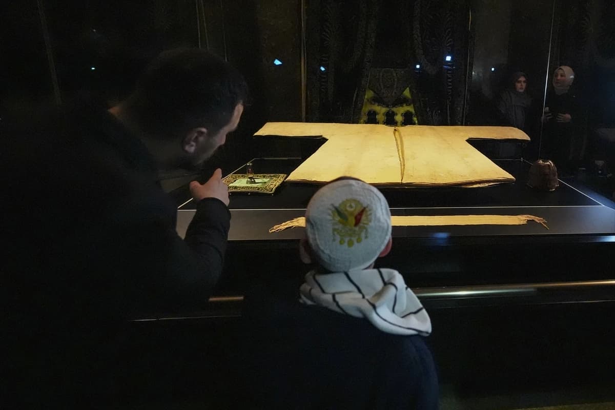 Kutsal emanet Hırka-i Şerif Ramazan’da ziyarete açıldı