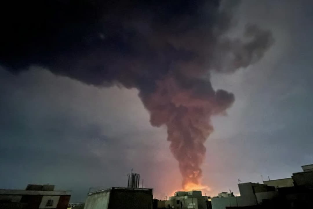 ABD ve İsrail İran'ın petrol depolarını bombaladı