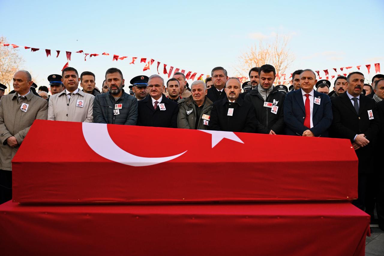 Şehitler son yolculuklarına uğurlandı: Gözyaşları sel oldu