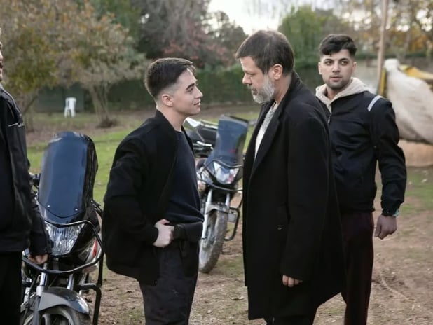 Arka Sokaklar son bölüm full izle | Kanal D ile Arka Sokaklar 733. bölüm tek parça izle