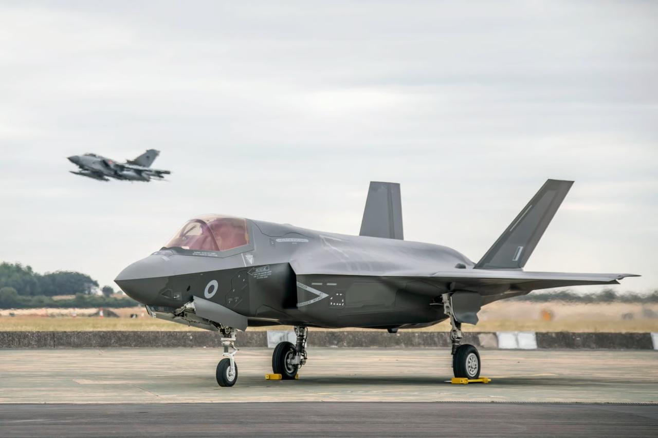 F-35B savaş uçakları teslimat uçuşunda arızalandı