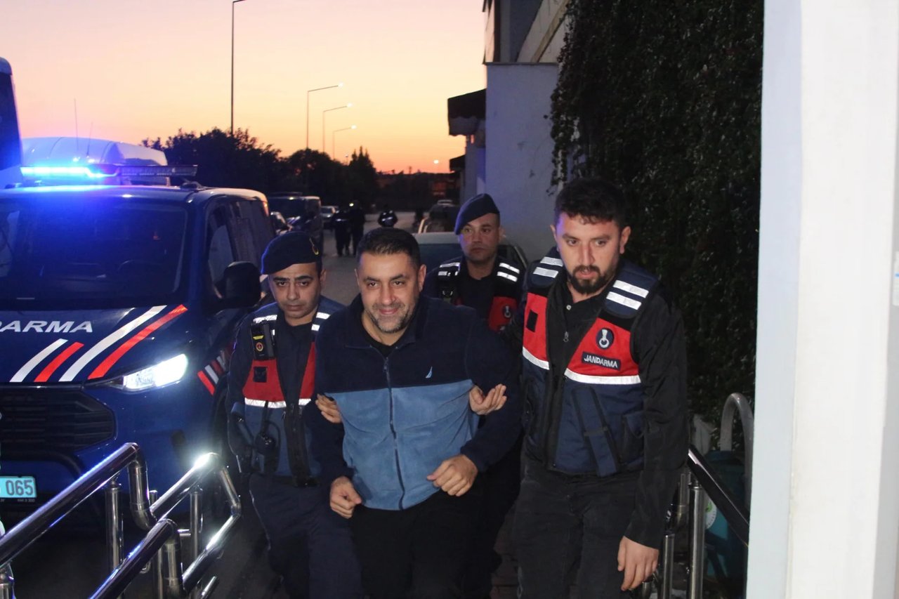 Çukurova Belediye Başkanı Emrah Kozay görevden uzaklaştırıldı