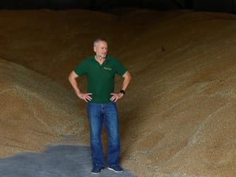 Russian Port Strikes Paralyze Ukraine Grain Exports