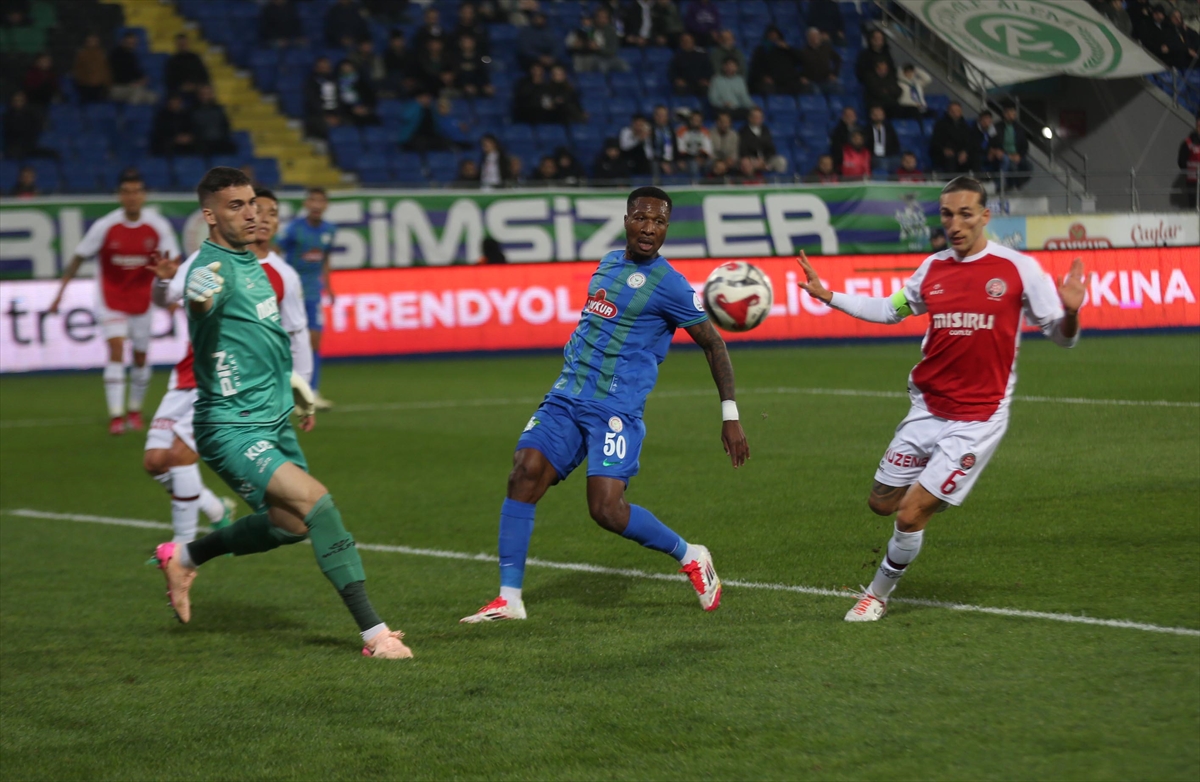 Rizespor evinde güldü