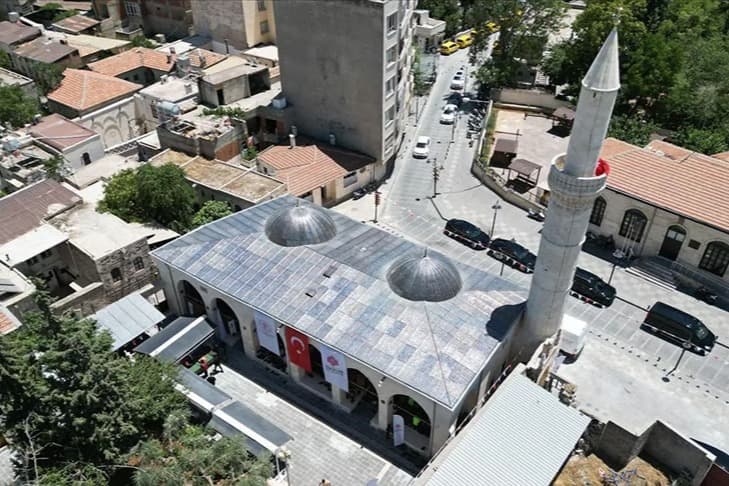 Depremde hasar gören tarihi Çalık Camisi ibadete açıldı