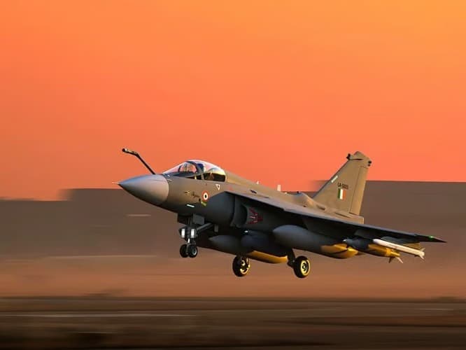Hindistan Tejas motorları için adım attı
