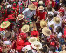 Venezuelalılar Aziz Yahya için Juan de Curiepe kutalamasını yapıyor