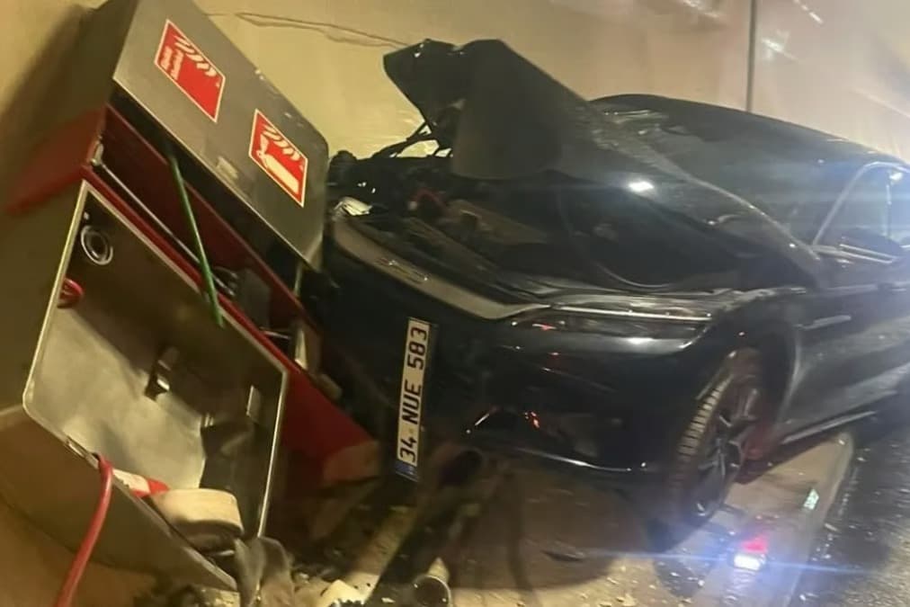 Avrasya Tüneli kaza sonrası trafiğe kapatıldı! İstanbul Valiliği'nden açıklama
