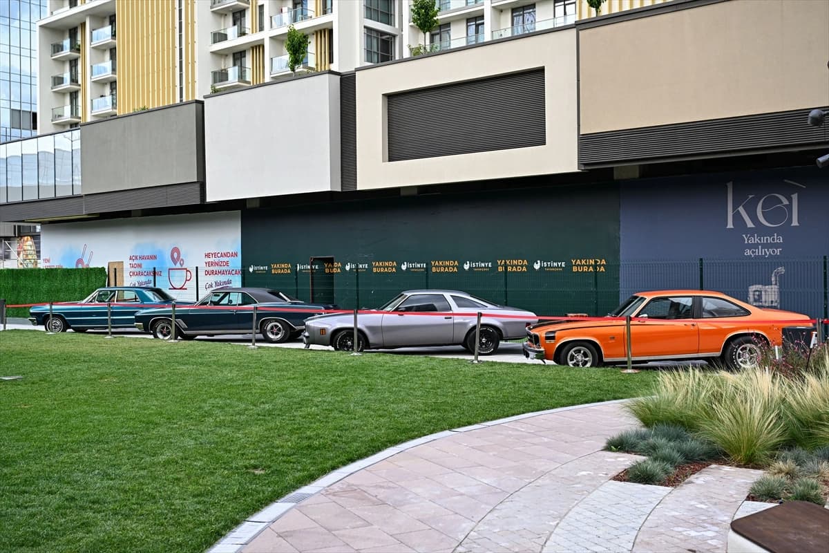 Klasik otomobiller Ankara'da görücüye çıktı