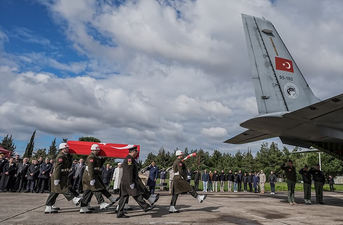 Balıkesir’de düşen F-16 savaş uçağında şehit olan pilotumuz için tören düzenlendi