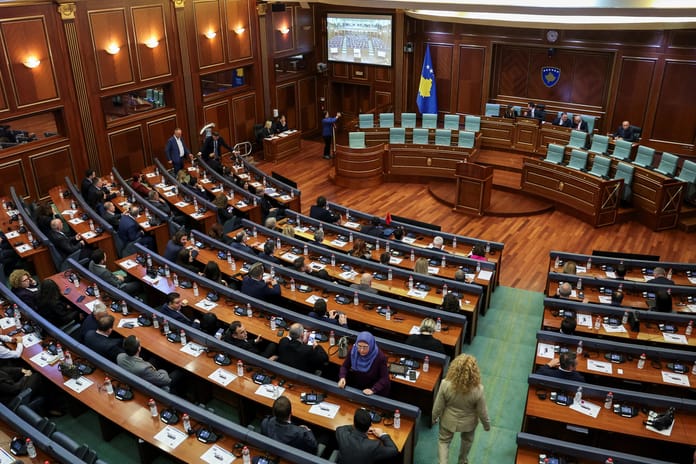 Kosova Cumhurbaşkanı'ndan kritik karar: Meclis feshedildi