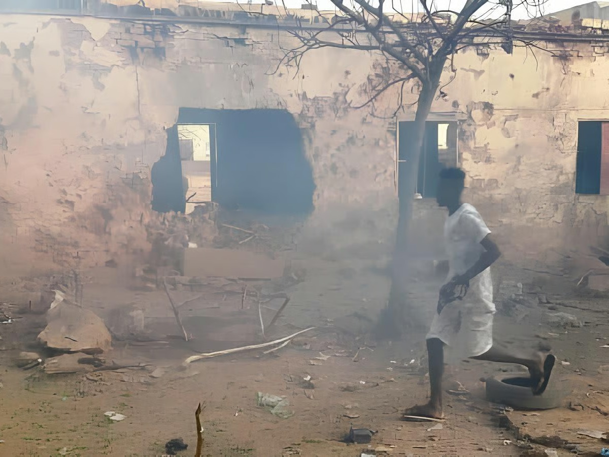 Dozens Killed in El-Fasher Mosque Strike During Prayers