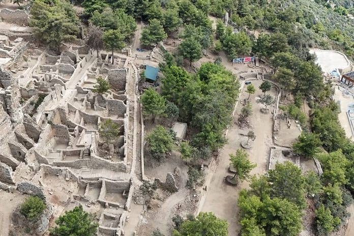 Syedra Antik Kenti'nde 1800 yıllık stadyum gün yüzüne çıkarıldı