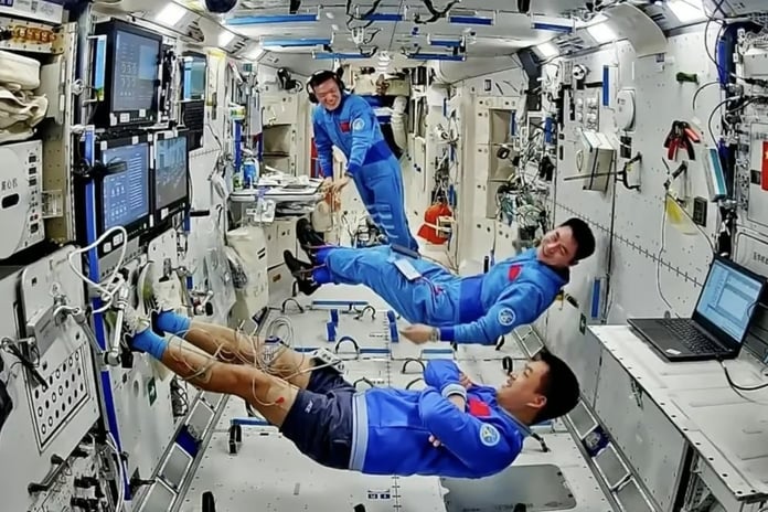 Çin, 3 taykonotu Tiangong Uzay İstasyonu'na gönderdi