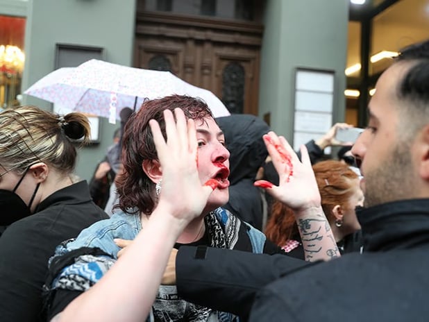 Berlin polisi Filistin'e destek gösterisi düzenleyen gruba saldırdı