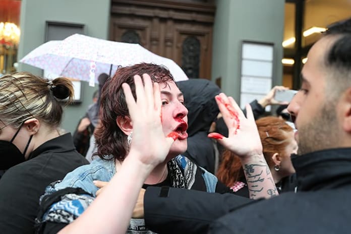 Berlin polisi Filistin'e destek gösterisi düzenleyen gruba saldırdı