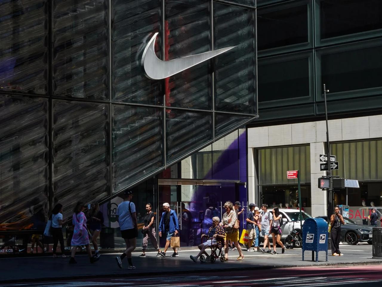 Nike'ın hisselerinde tarihi düşüş kaydedildi